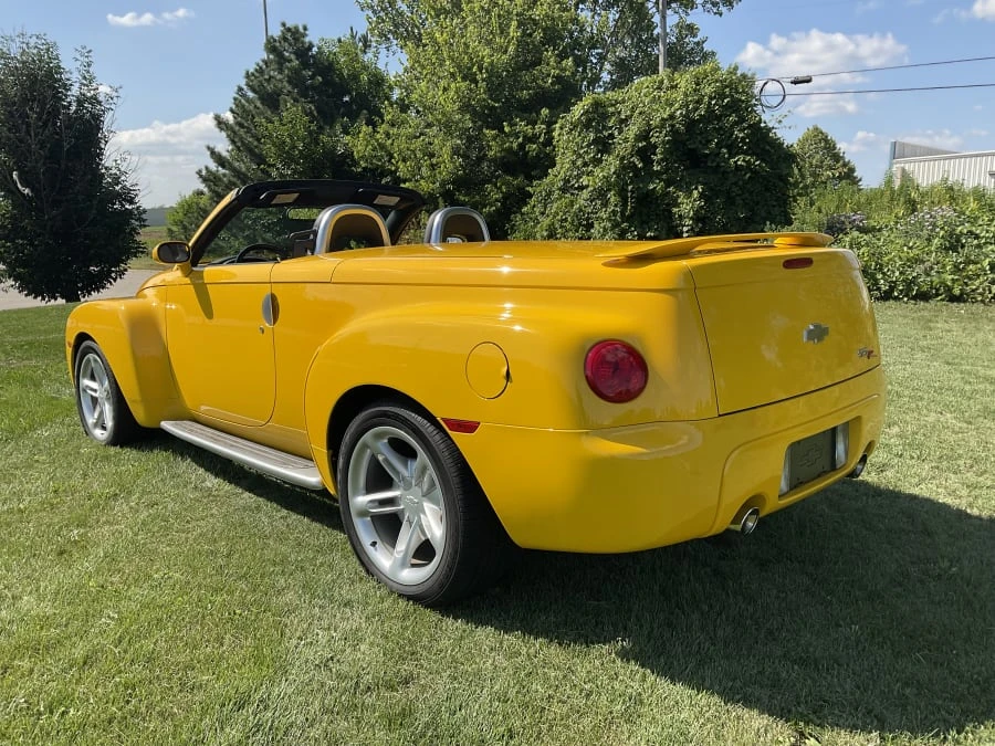 2004 Chevrolet SSR - Image 3 of 15