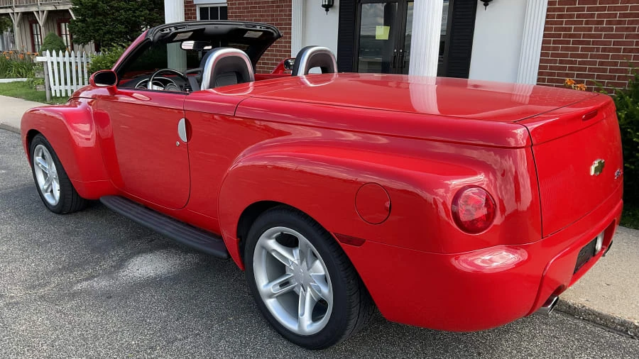 2004 Chevrolet SSR - Image 3 of 13