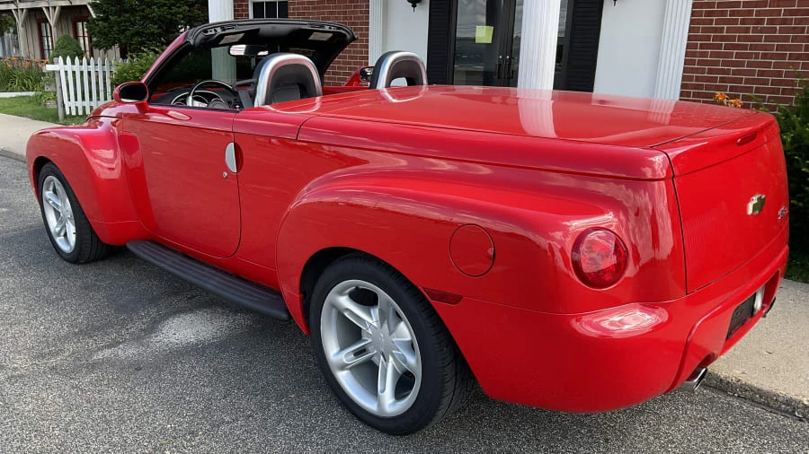 2004 Chevrolet SSR - Image 3 of 12
