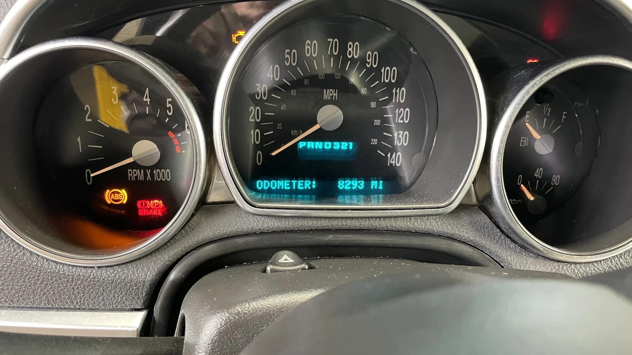 2004 Chevrolet SSR - Image 7 of 12