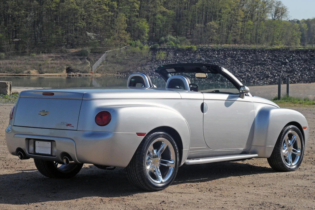 2004 Chevrolet SSR - Image 4 of 5