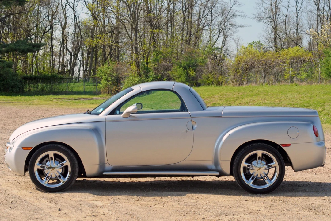 2004 Chevrolet SSR - Image 3 of 5