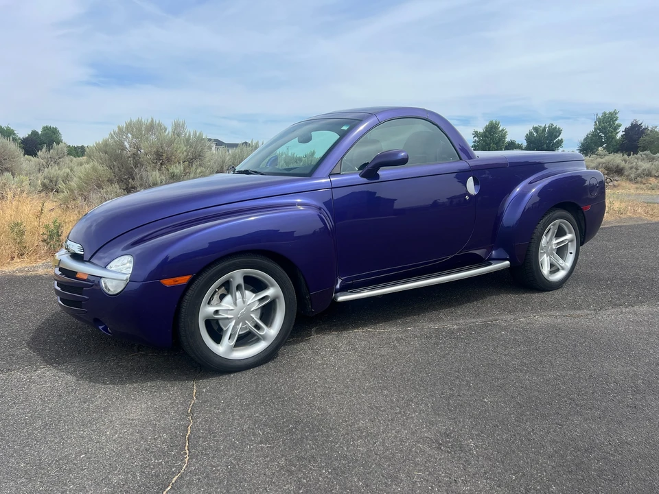 2004 Chevrolet SSR - Image 2 of 31