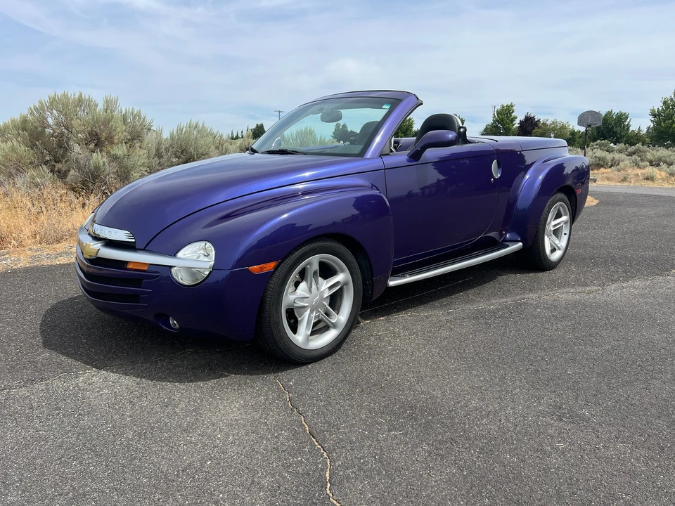 2004 Chevrolet SSR - Image 3 of 31