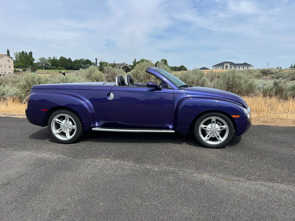 2004 Chevrolet SSR - Image 8 of 31