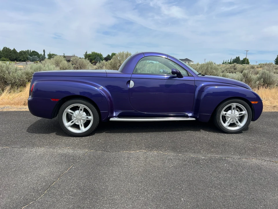 2004 Chevrolet SSR - Image 9 of 31