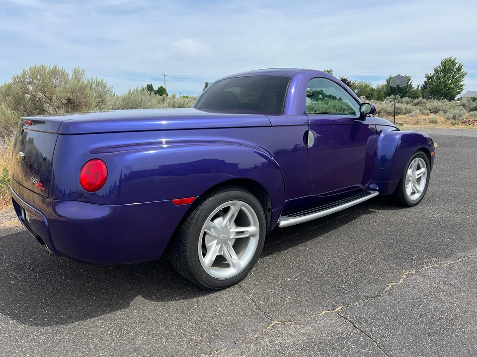2004 Chevrolet SSR - Image 10 of 31