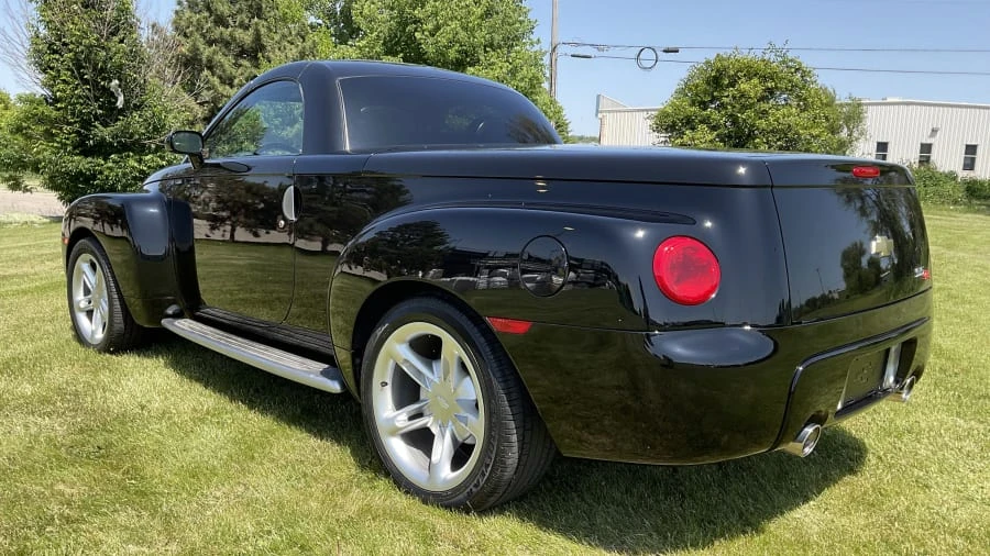 2004 Chevrolet SSR - Image 6 of 12
