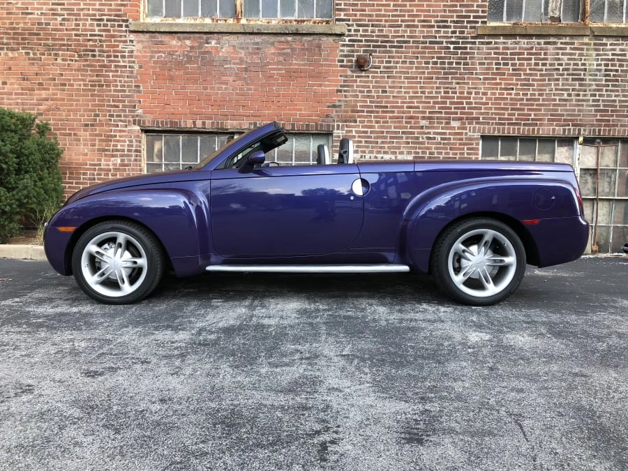 2004 Chevrolet SSR - Image 2 of 3