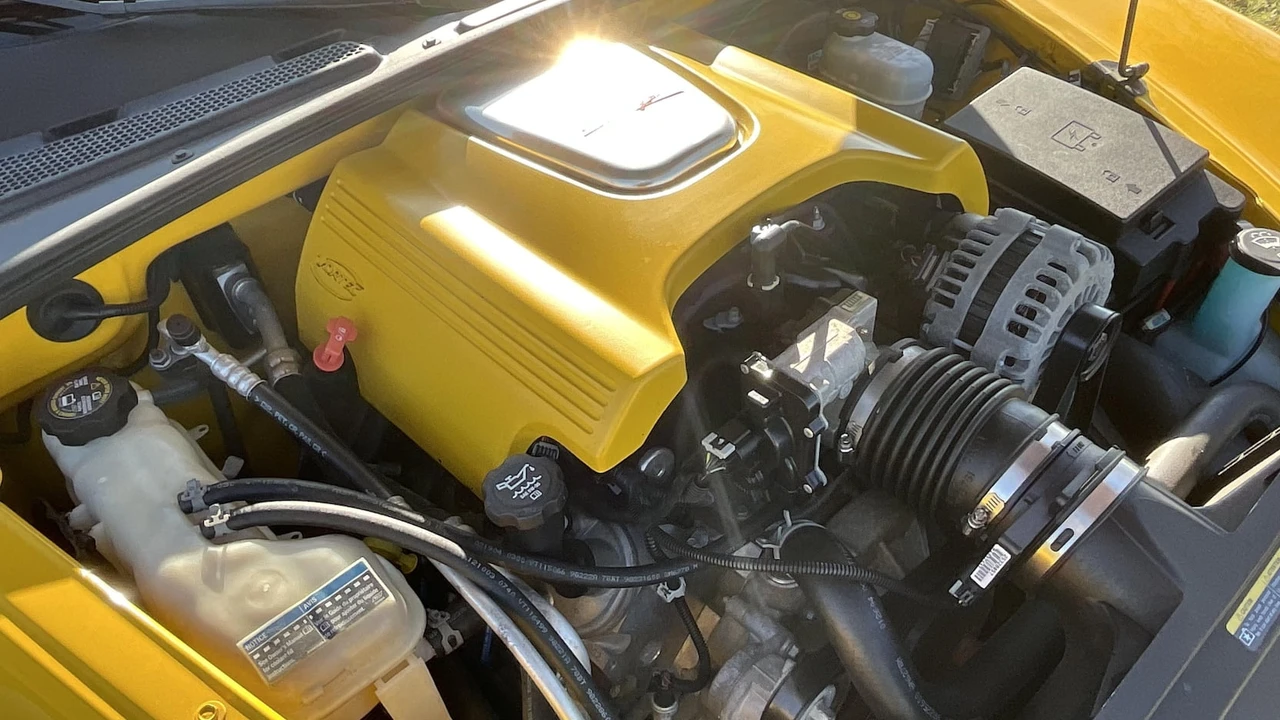 2004 Chevrolet SSR - Image 7 of 17