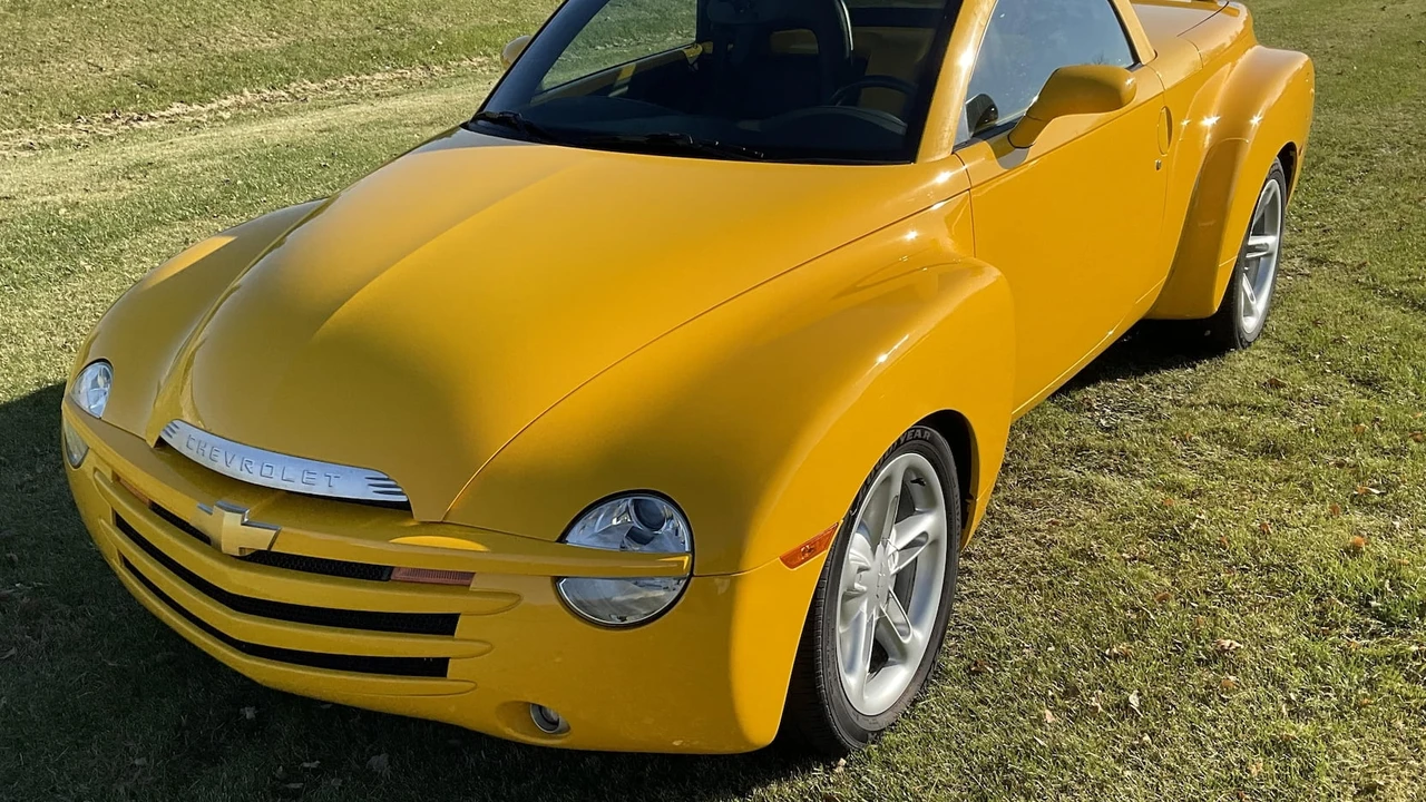 2004 Chevrolet SSR - Image 17 of 17