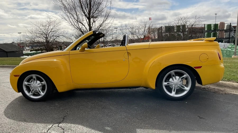 2004 Chevrolet SSR - Image 2 of 14