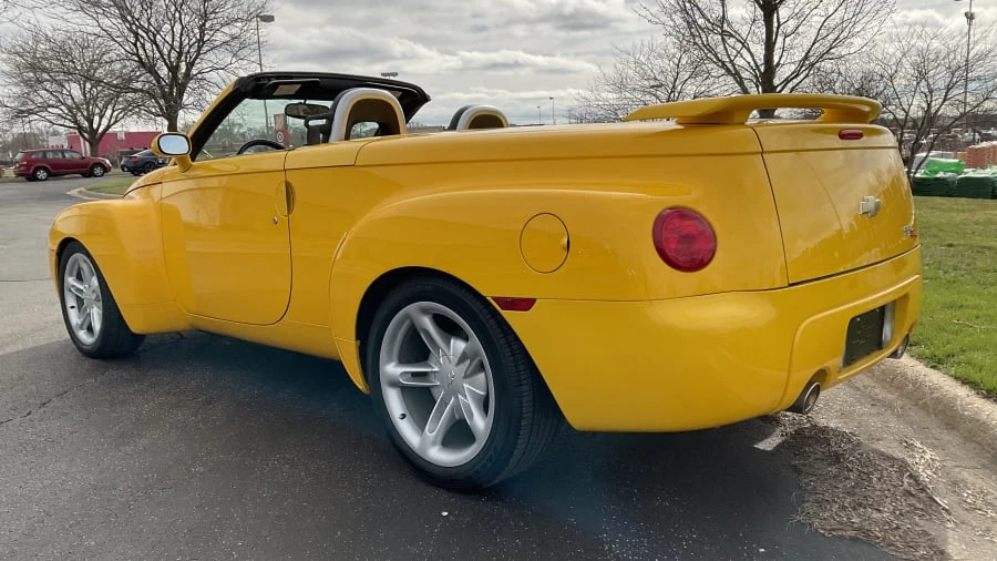 2004 Chevrolet SSR - Image 3 of 14