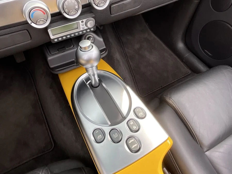 2004 Chevrolet SSR - Image 10 of 14