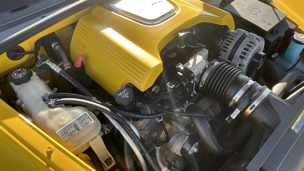2004 Chevrolet SSR - Image 7 of 17