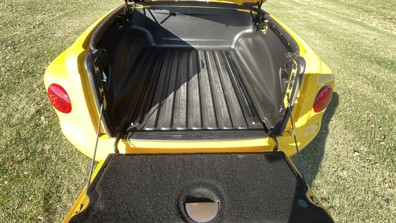 2004 Chevrolet SSR - Image 9 of 17