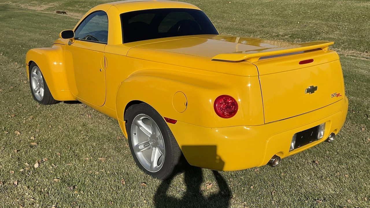 2004 Chevrolet SSR - Image 17 of 17