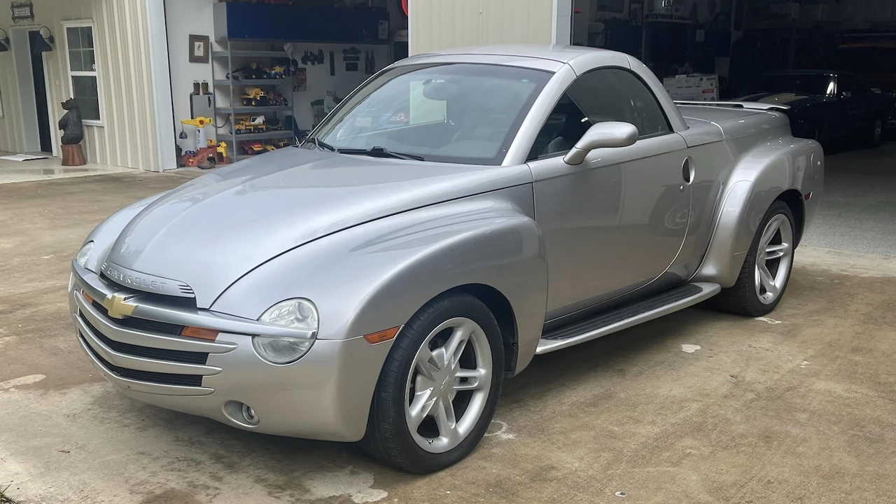 2004 Chevrolet SSR - Image 16 of 16