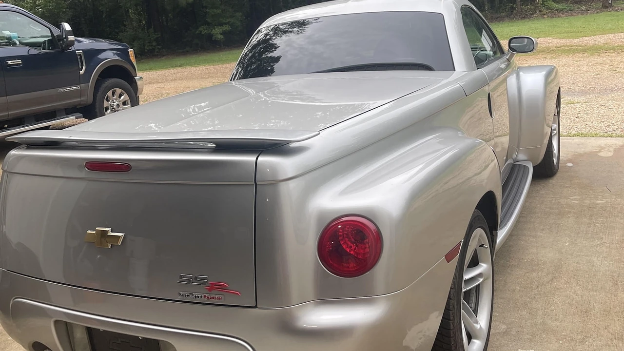 2004 Chevrolet SSR - Image 11 of 16