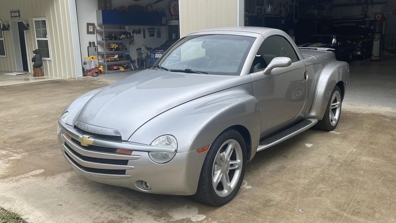 2004 Chevrolet SSR - Image 12 of 16