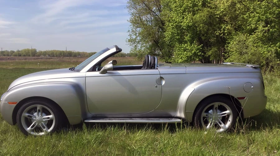 2004 Chevrolet SSR - Image 2 of 11