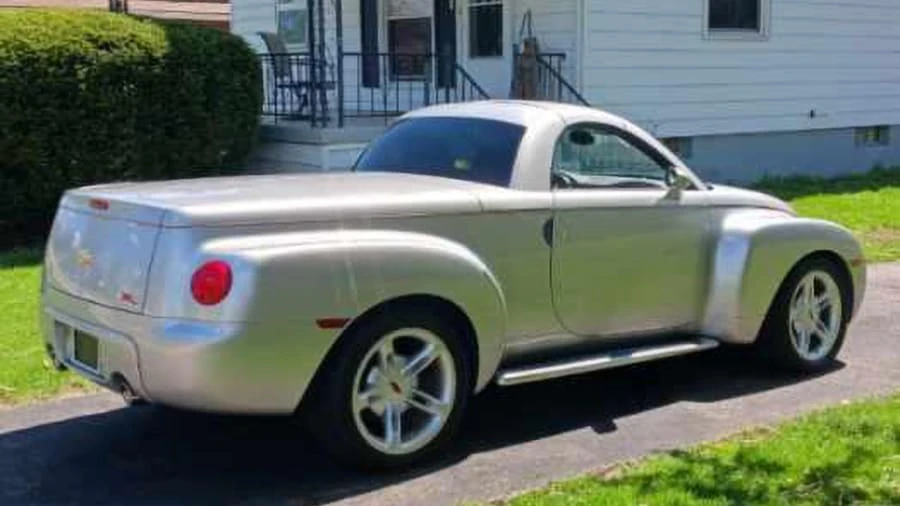 2004 Chevrolet SSR - Image 10 of 24