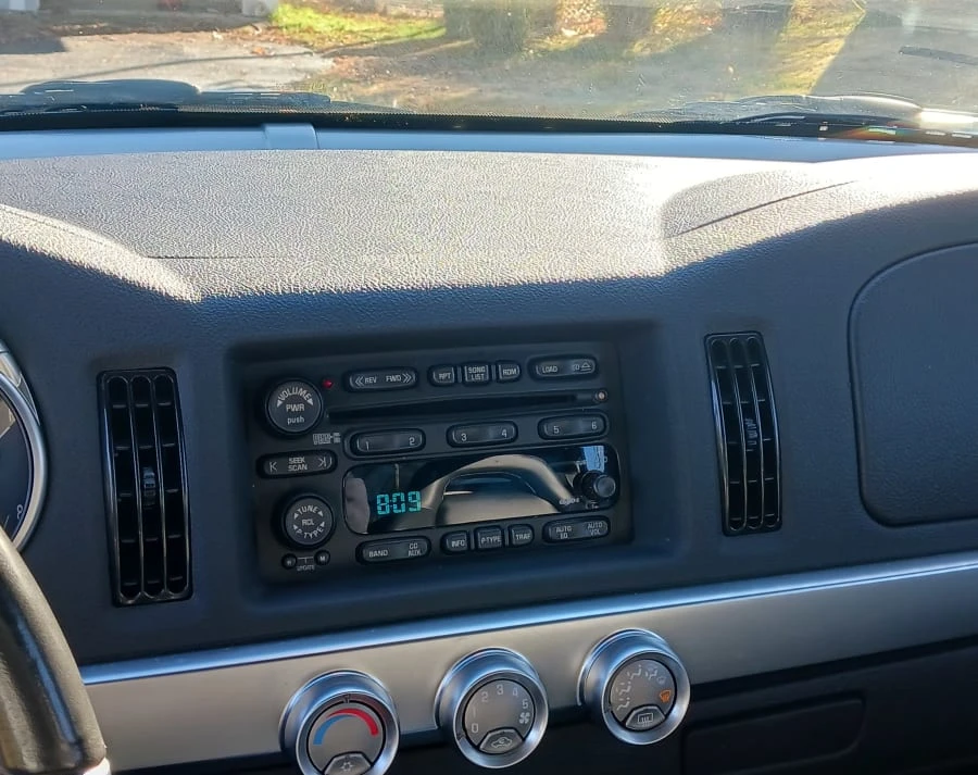 2004 Chevrolet SSR - Image 20 of 24