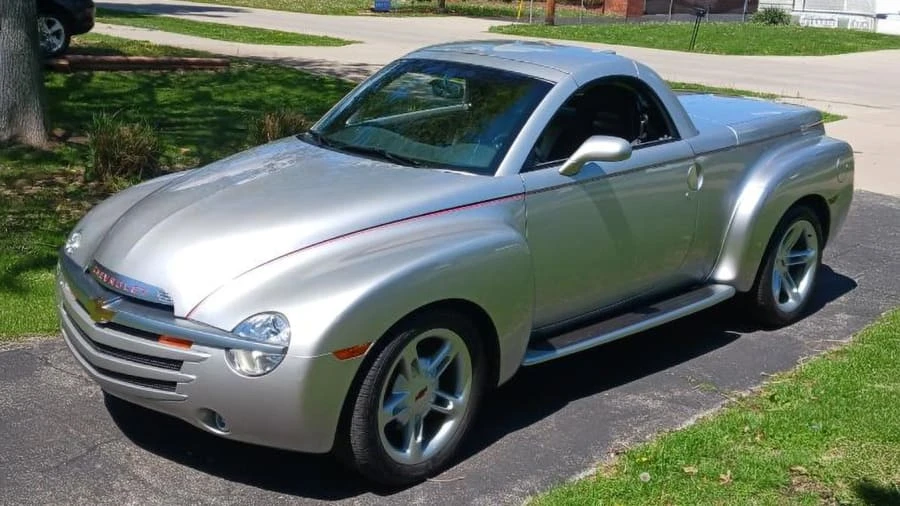 2004 Chevrolet SSR - Image 9 of 24