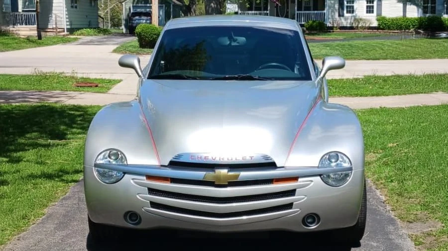 2004 Chevrolet SSR - Image 3 of 24
