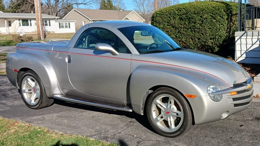 2004 Chevrolet SSR - Image 11 of 24