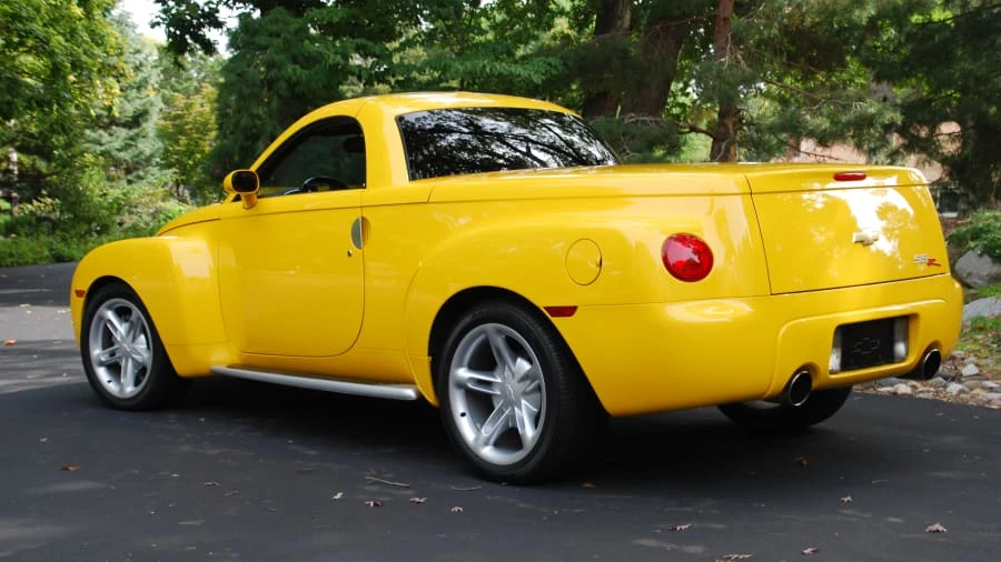 2004 Chevrolet SSR - Image 2 of 15