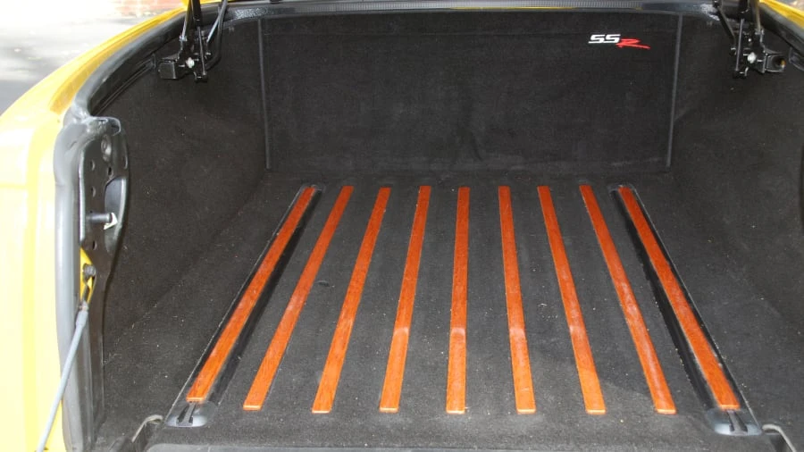2004 Chevrolet SSR - Image 13 of 15