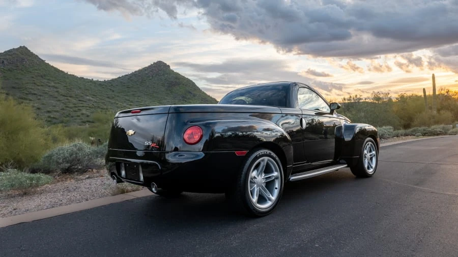 2004 Chevrolet SSR - Image 3 of 26