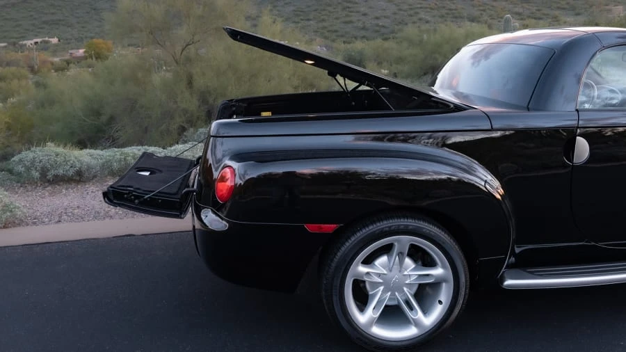 2004 Chevrolet SSR - Image 26 of 26