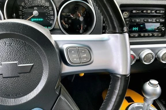 2004 Chevrolet SSR - Image 9 of 21