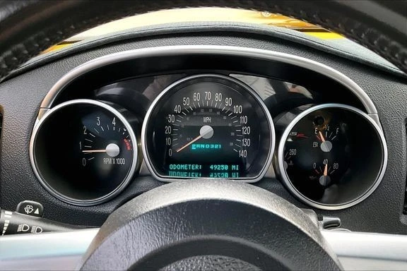 2004 Chevrolet SSR - Image 10 of 21
