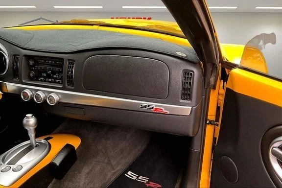 2004 Chevrolet SSR - Image 17 of 21