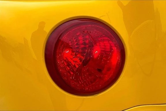 2004 Chevrolet SSR - Image 16 of 21