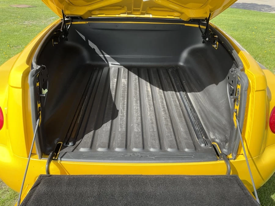 2004 Chevrolet SSR - Image 15 of 15
