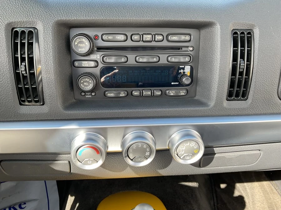 2004 Chevrolet SSR - Image 11 of 15