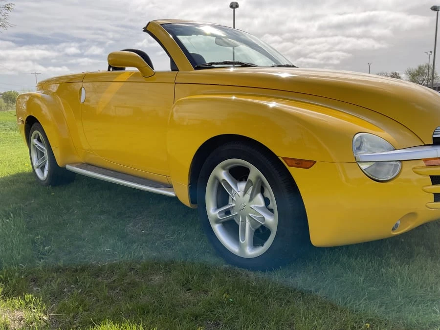 2004 Chevrolet SSR - Image 9 of 15