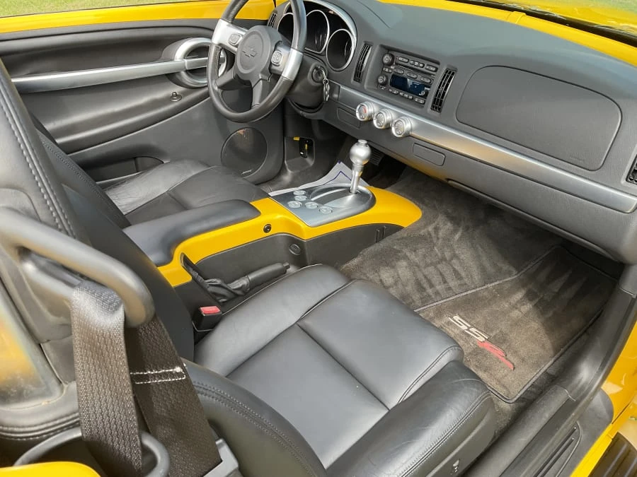 2004 Chevrolet SSR - Image 9 of 11