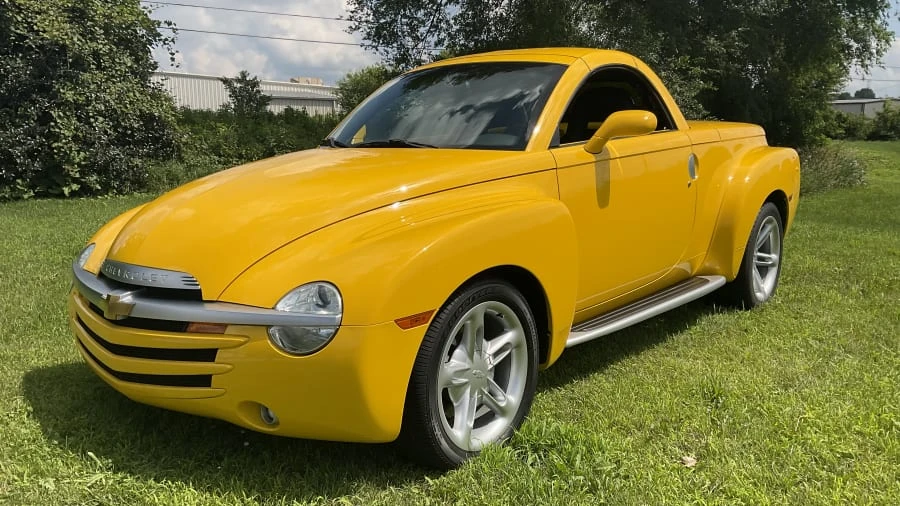 2004 Chevrolet SSR - Image 4 of 11