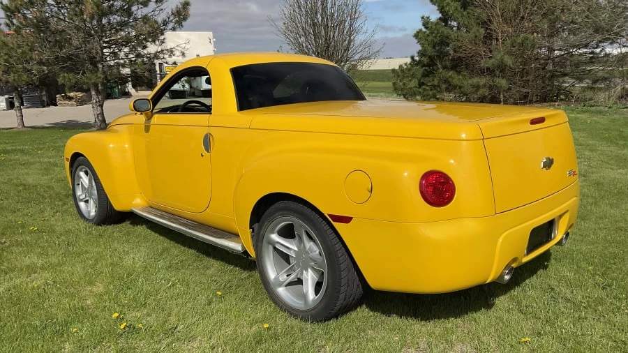2004 Chevrolet SSR - Image 6 of 15