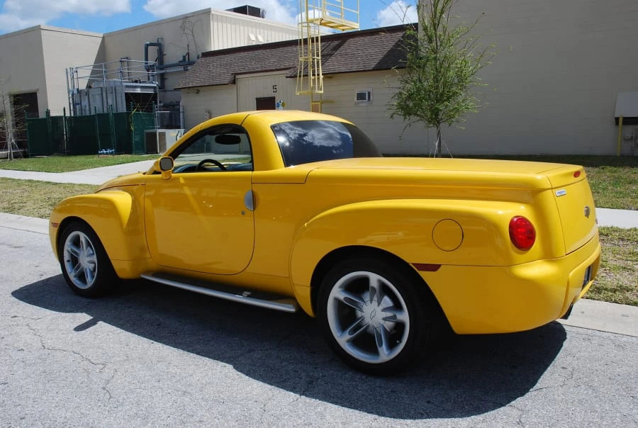 2004 Chevrolet SSR - Image 2 of 9
