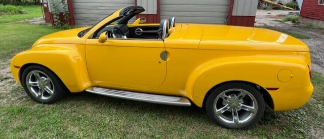 2004 Chevrolet SSR - Image 12 of 13