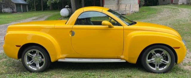 2004 Chevrolet SSR - Image 3 of 13