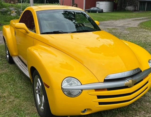 2004 Chevrolet SSR - Image 2 of 13