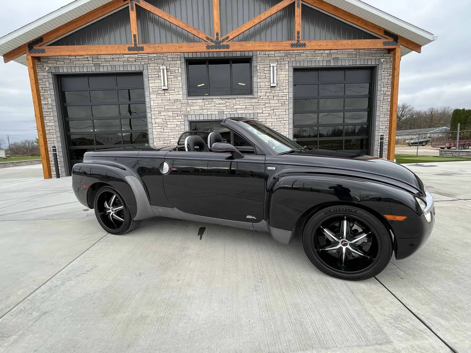 2004 Chevrolet SSR - Image 12 of 31