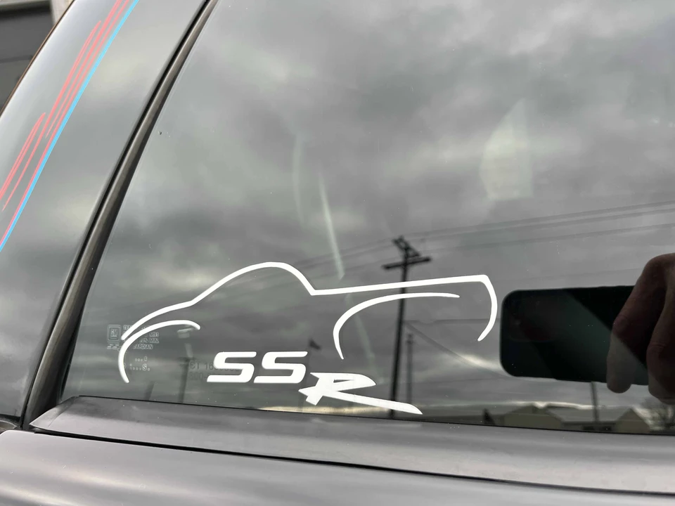 2004 Chevrolet SSR - Image 16 of 31